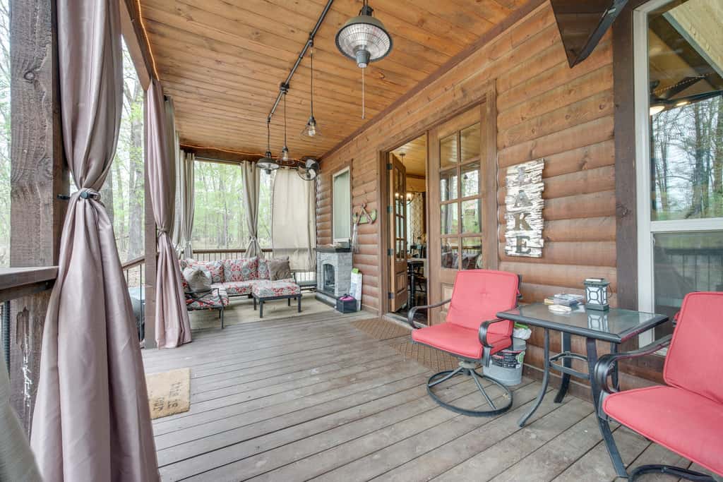 Hot Tub & Fire Pit: Spacious Broken Bow Cabin