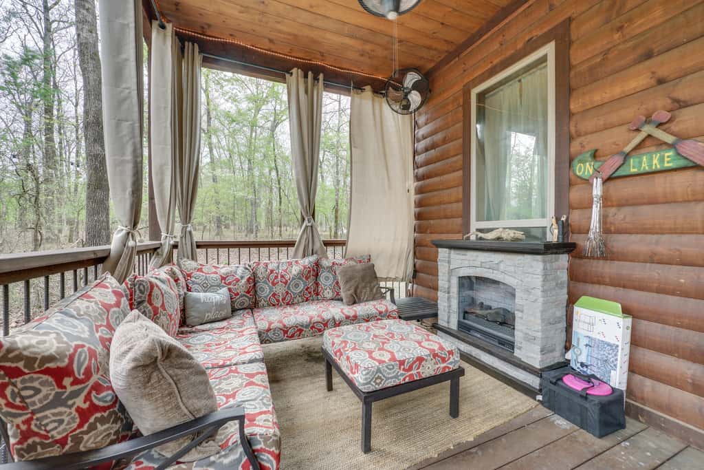 Hot Tub & Fire Pit: Spacious Broken Bow Cabin