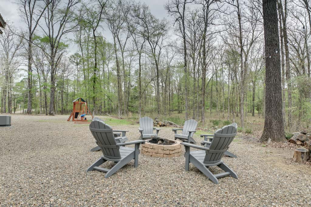 Hot Tub & Fire Pit: Spacious Broken Bow Cabin