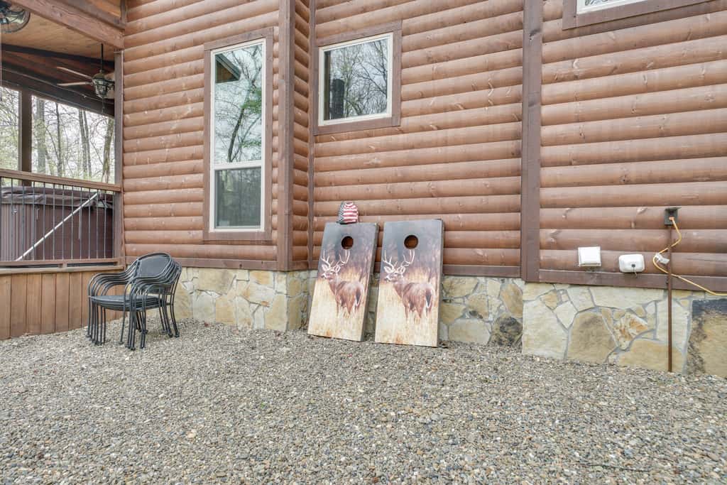 Hot Tub & Fire Pit: Spacious Broken Bow Cabin