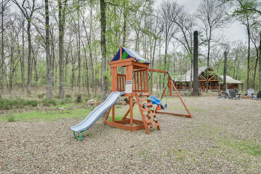 Hot Tub & Fire Pit: Spacious Broken Bow Cabin