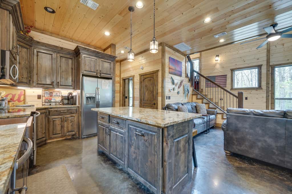 Hot Tub & Fire Pit: Spacious Broken Bow Cabin