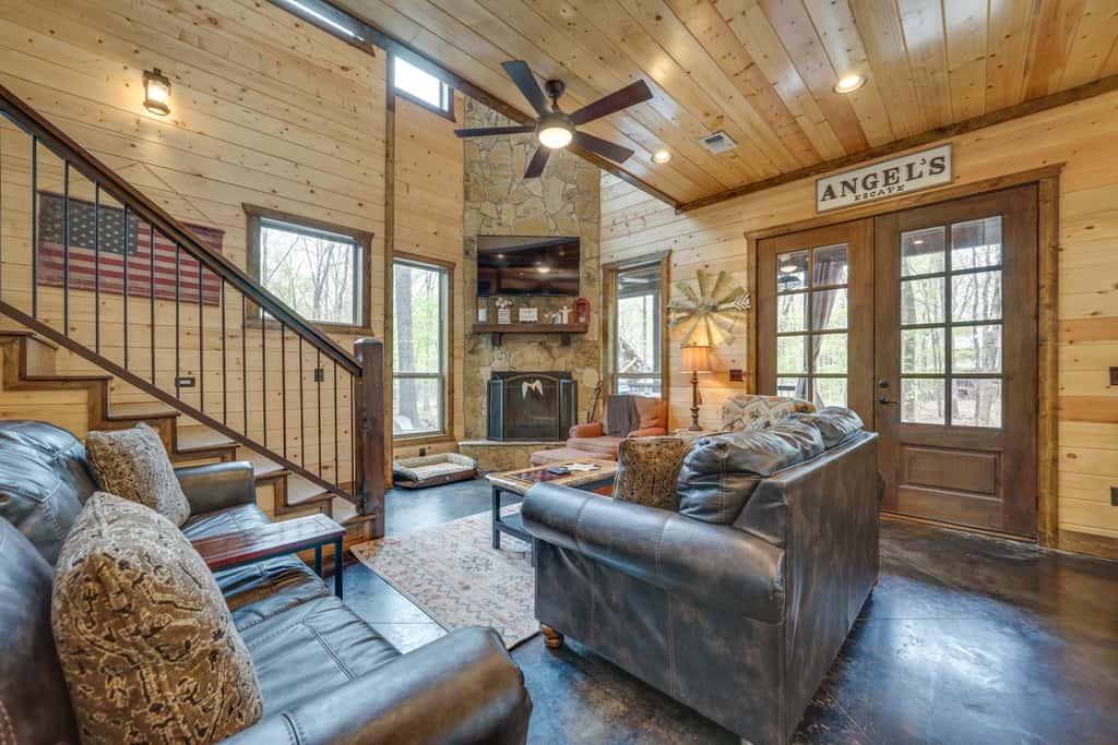 Hot Tub & Fire Pit: Spacious Broken Bow Cabin