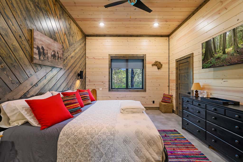 Secluded Creekside Cabin w/ Hot Tub & Fire Pit!