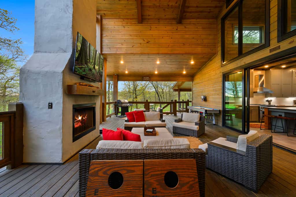 Secluded Creekside Cabin w/ Hot Tub & Fire Pit!