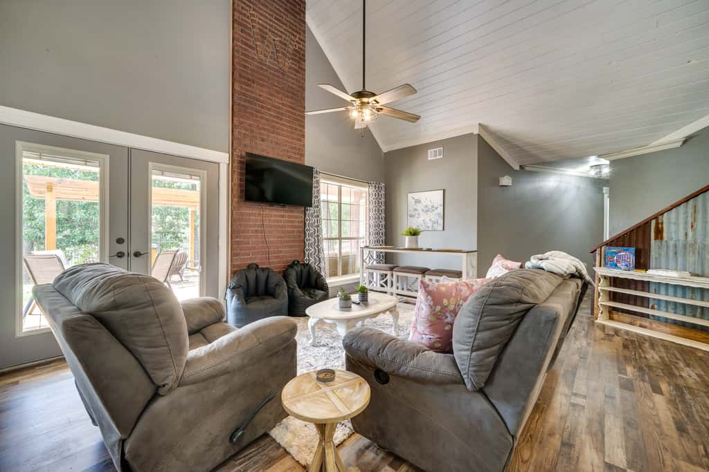Broken Bow Vacation Rental w/ Pool & Hot Tub!