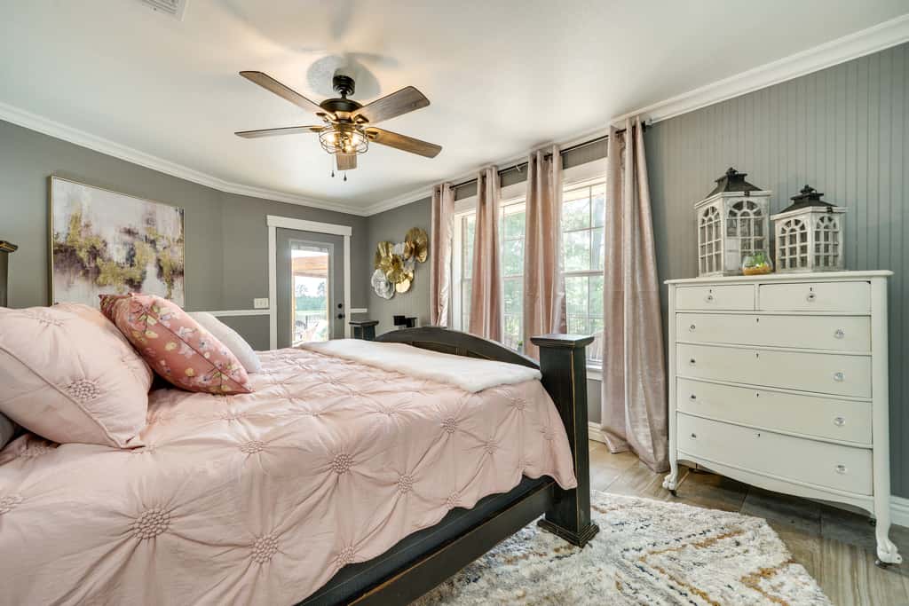 Broken Bow Vacation Rental w/ Pool & Hot Tub!