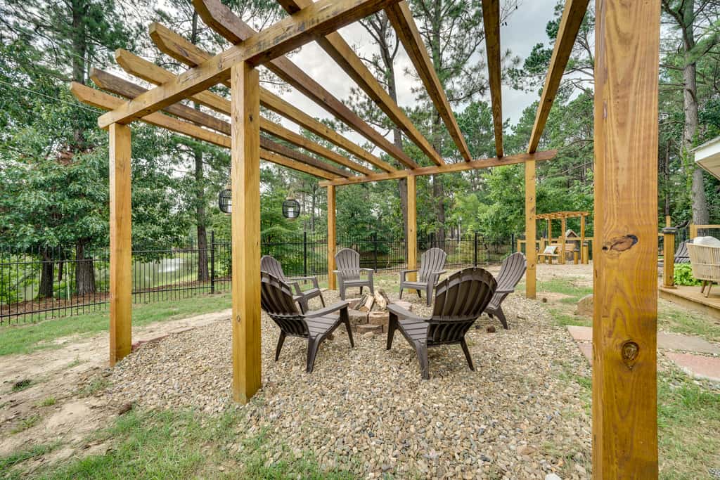 Broken Bow Vacation Rental w/ Pool & Hot Tub!