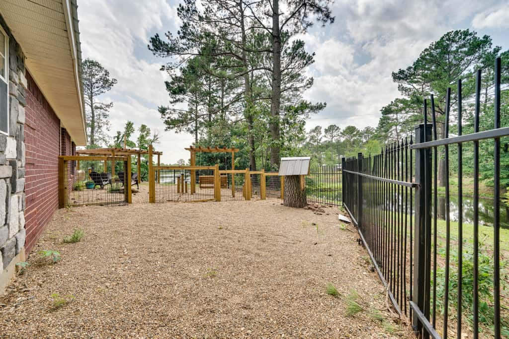 Broken Bow Vacation Rental w/ Pool & Hot Tub!