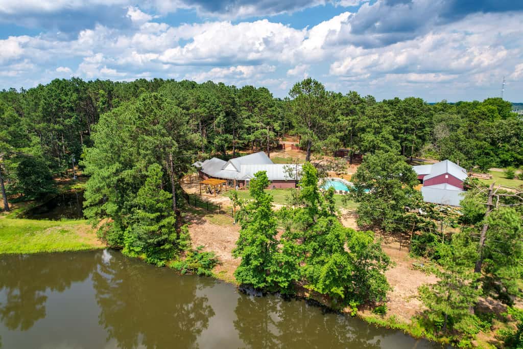 Broken Bow Vacation Rental w/ Pool & Hot Tub!