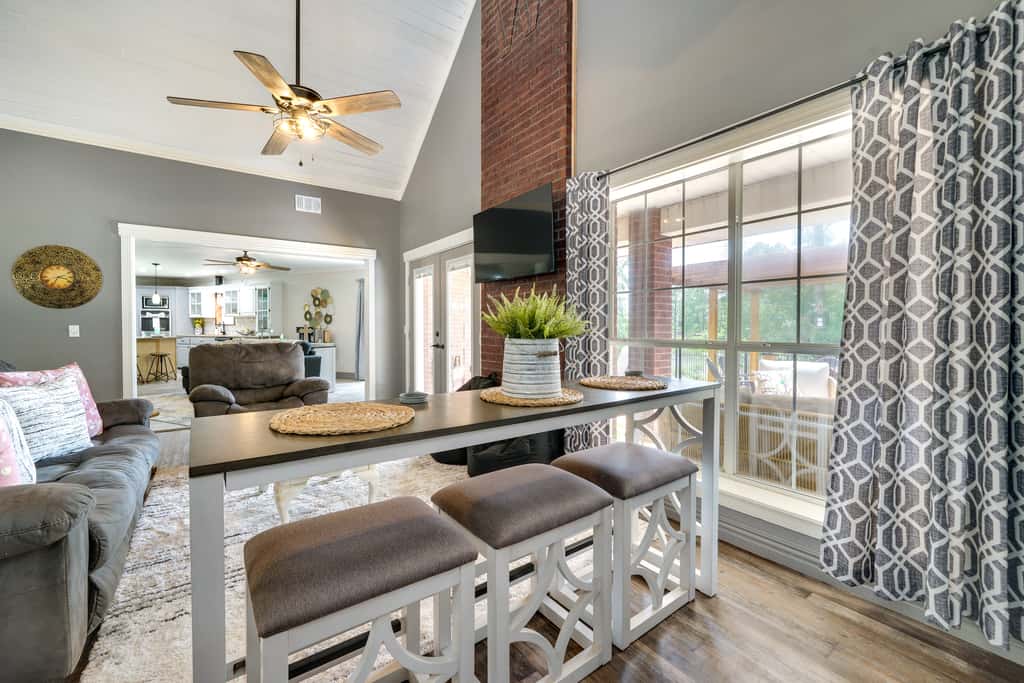 Broken Bow Vacation Rental w/ Pool & Hot Tub!