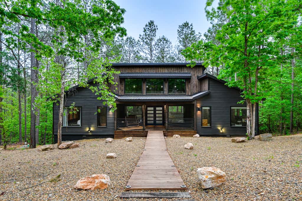 Luxe Broken Bow Vacation Rental: Hot Tub & Pets OK