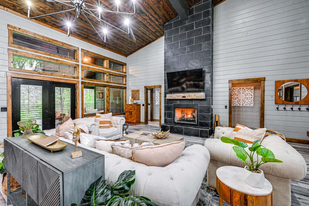 Luxe Broken Bow Vacation Rental: Hot Tub & Pets OK