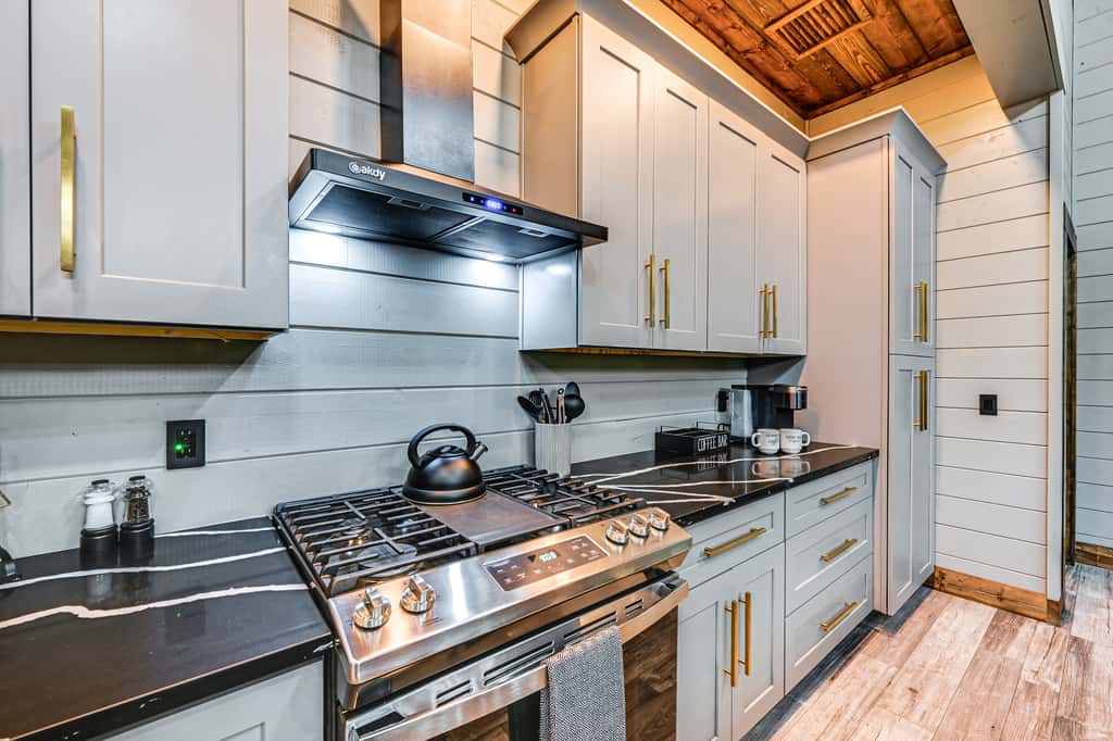 Luxe Broken Bow Vacation Rental: Hot Tub & Pets OK
