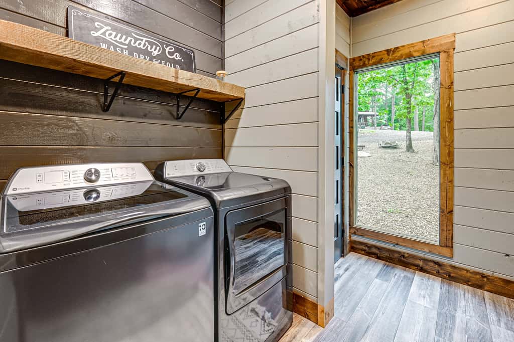 Luxe Broken Bow Vacation Rental: Hot Tub & Pets OK
