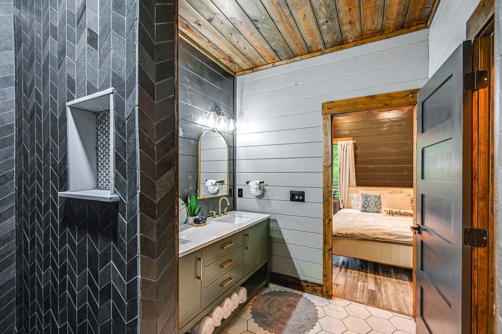 Luxe Broken Bow Vacation Rental: Hot Tub & Pets OK