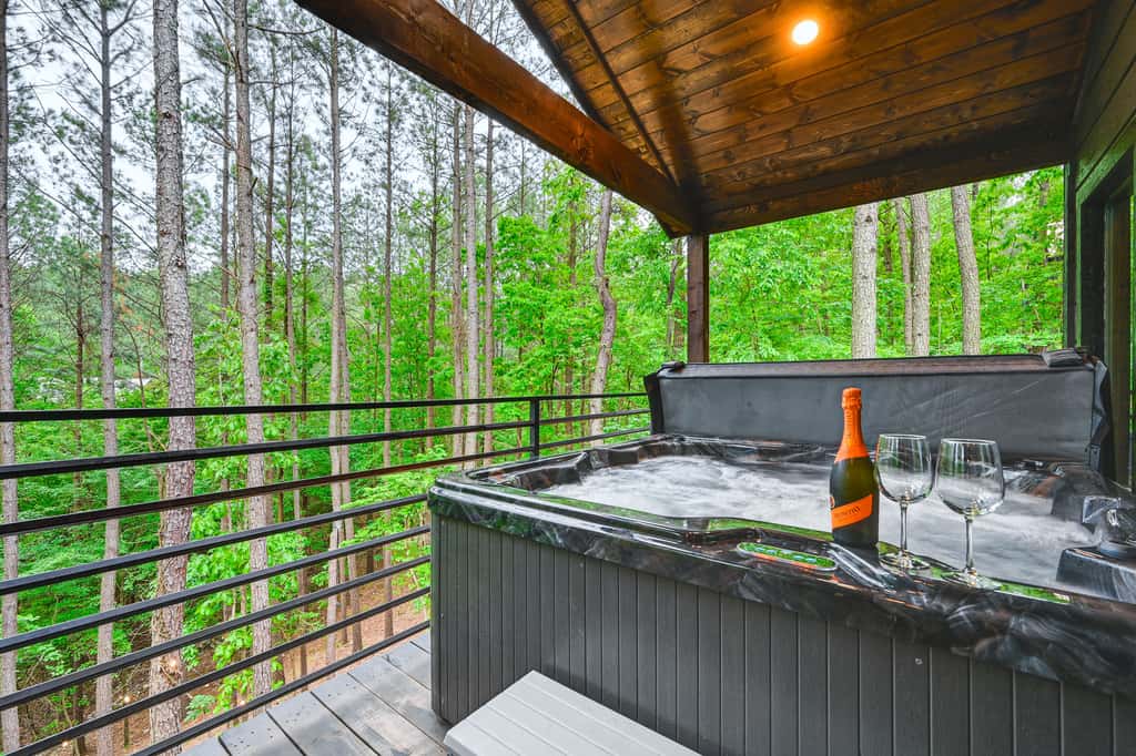 Luxe Broken Bow Vacation Rental: Hot Tub & Pets OK