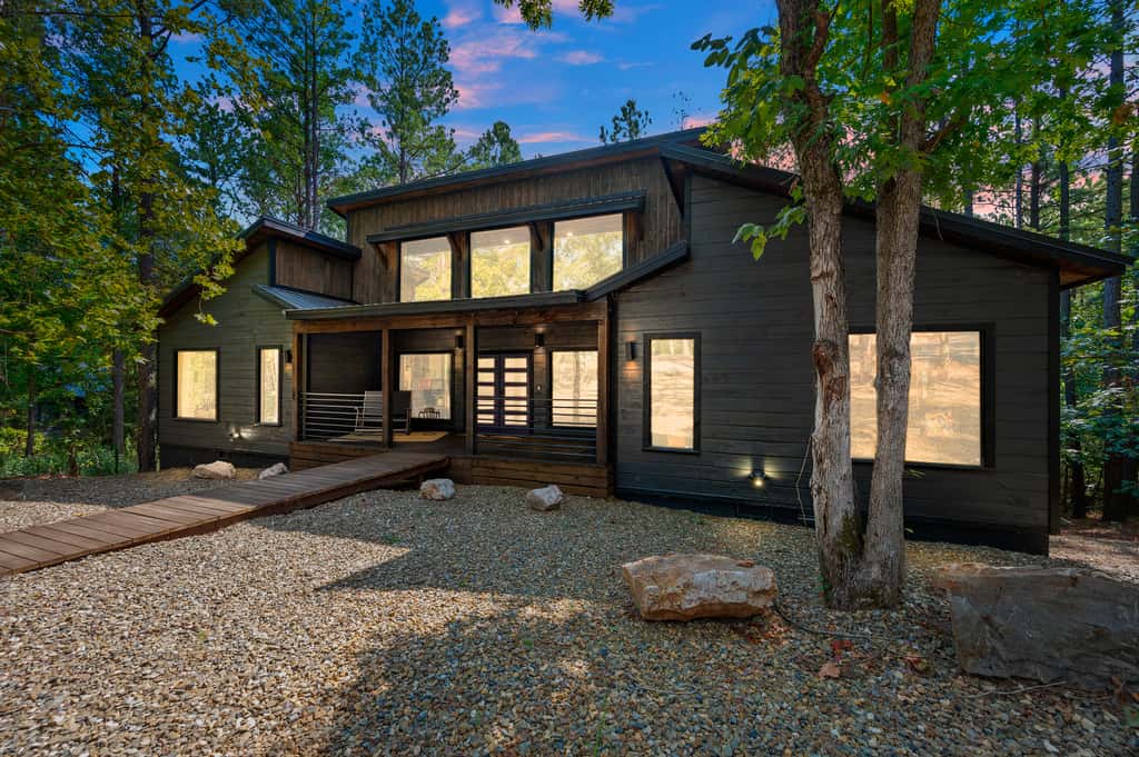 Luxe Broken Bow Vacation Rental: Hot Tub & Pets OK