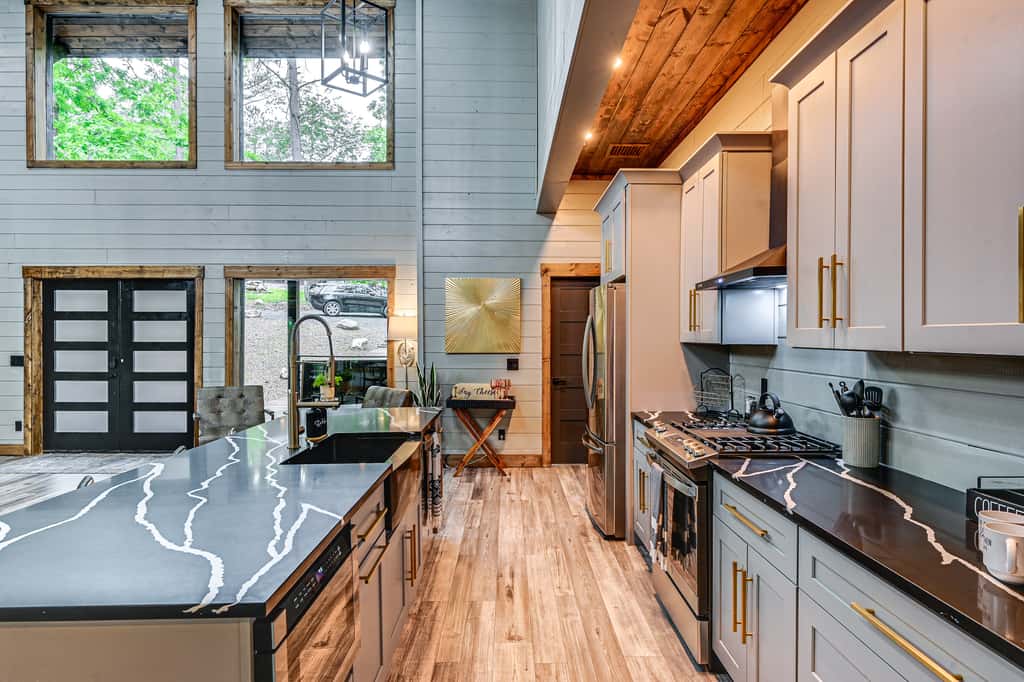 Luxe Broken Bow Vacation Rental: Hot Tub & Pets OK