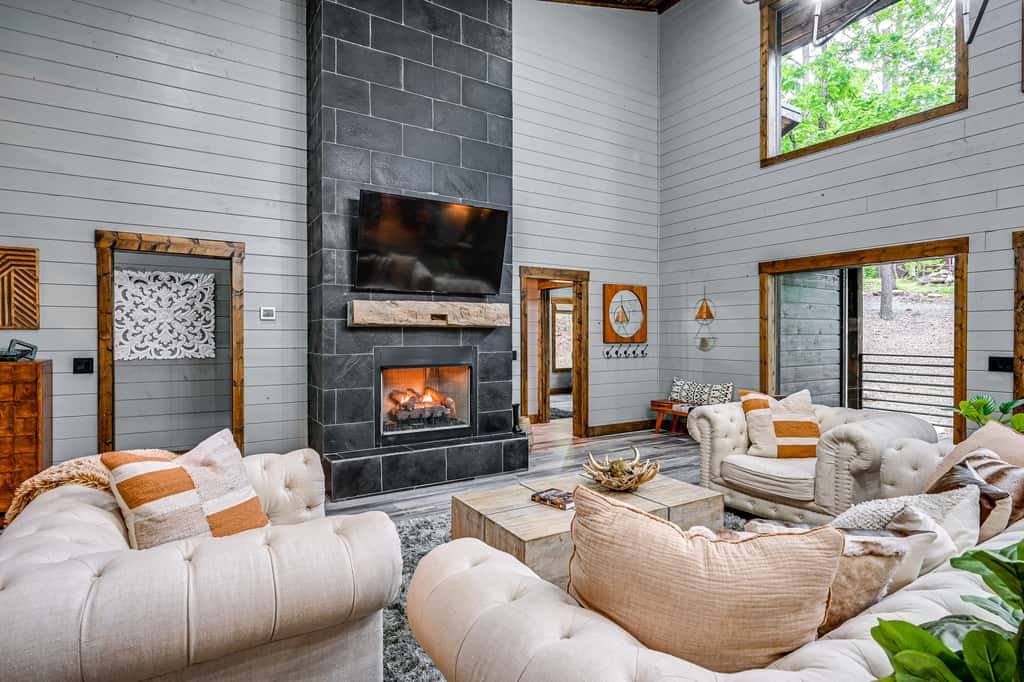 Luxe Broken Bow Vacation Rental: Hot Tub & Pets OK
