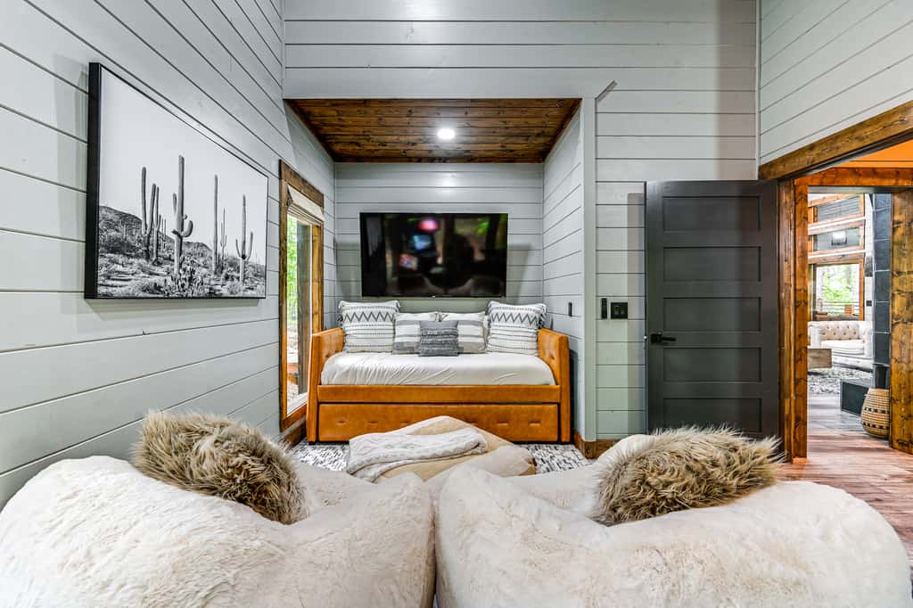 Luxe Broken Bow Vacation Rental: Hot Tub & Pets OK