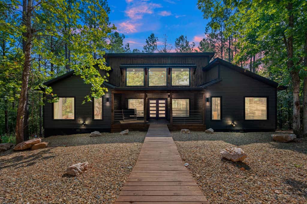 Luxe Broken Bow Vacation Rental: Hot Tub & Pets OK