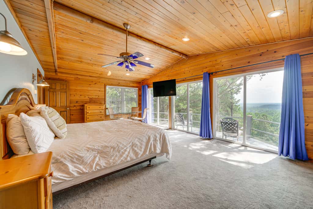 Broken Bow Escape w/ Mountain Views & Pool Access!