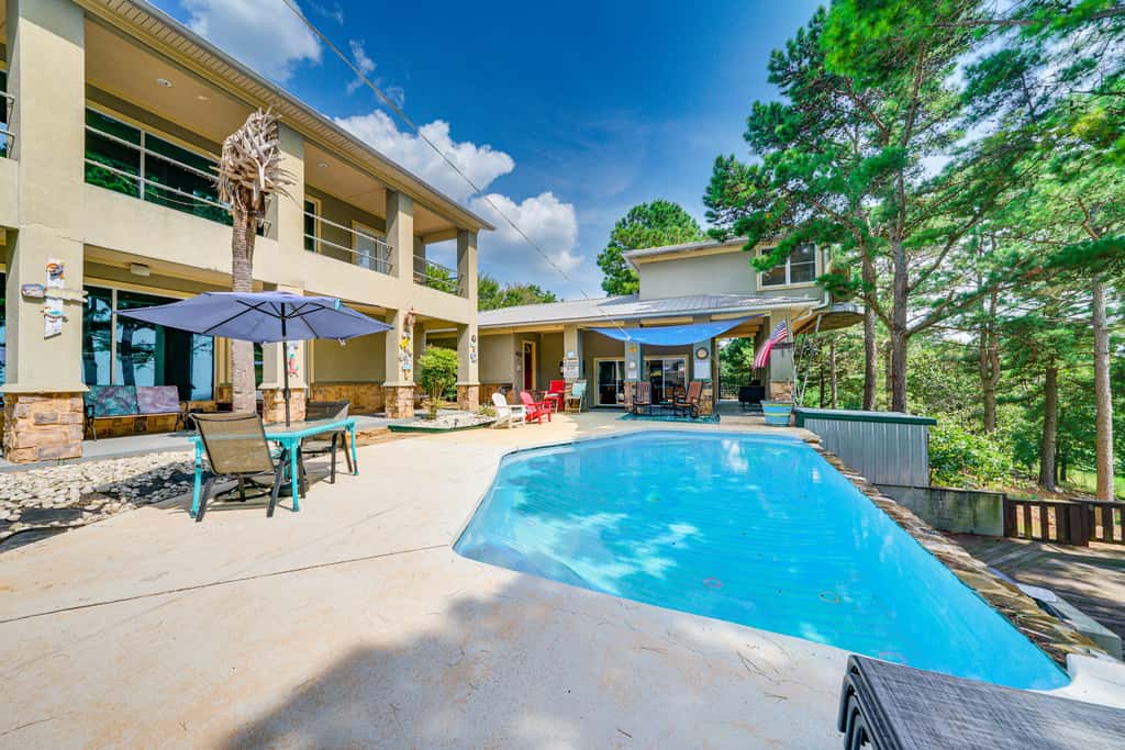 Broken Bow Escape w/ Mountain Views & Pool Access!