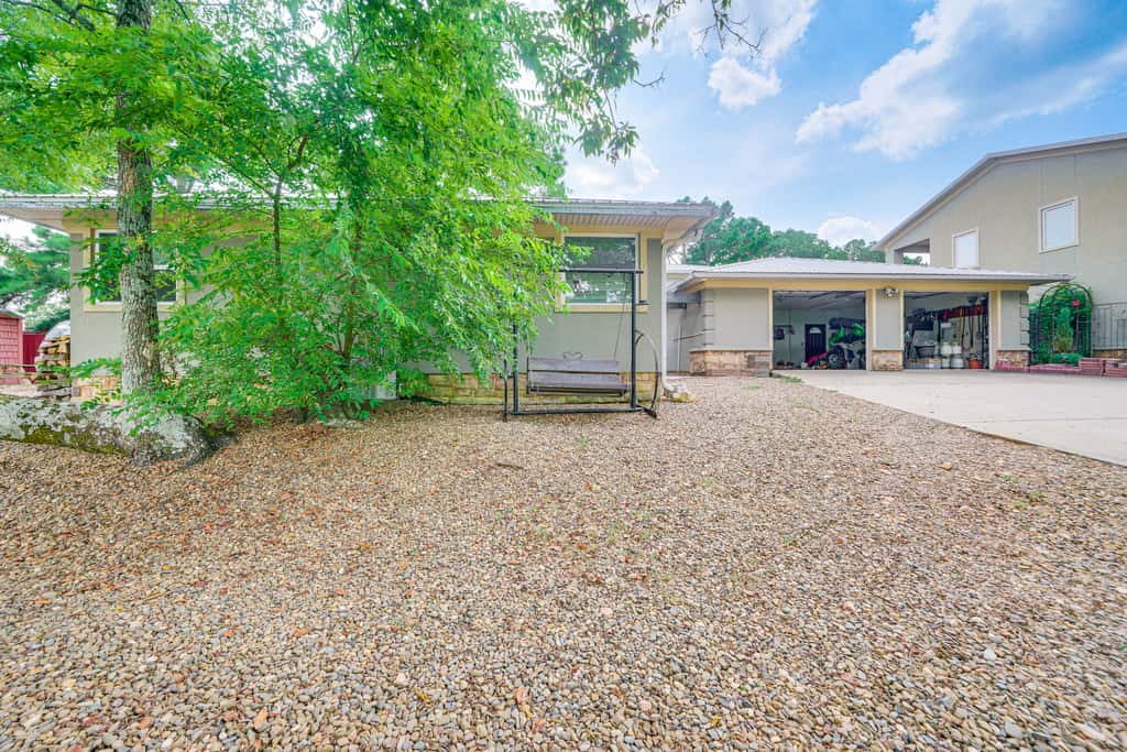 Broken Bow Escape w/ Mountain Views & Pool Access!