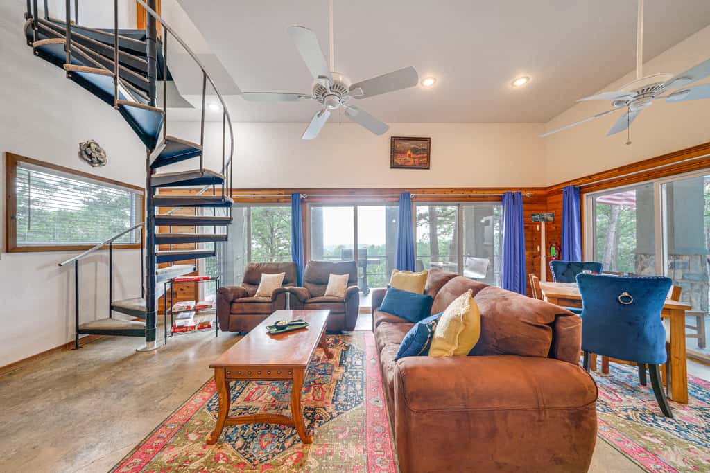 Broken Bow Escape w/ Mountain Views & Pool Access!