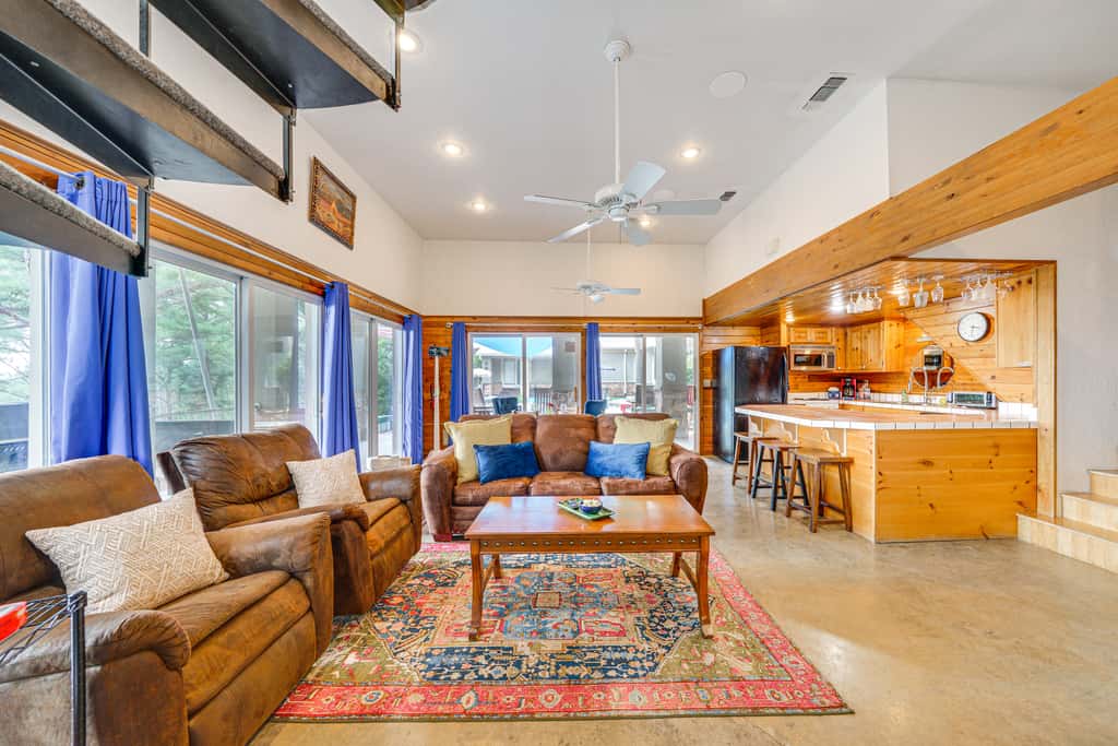 Broken Bow Escape w/ Mountain Views & Pool Access!