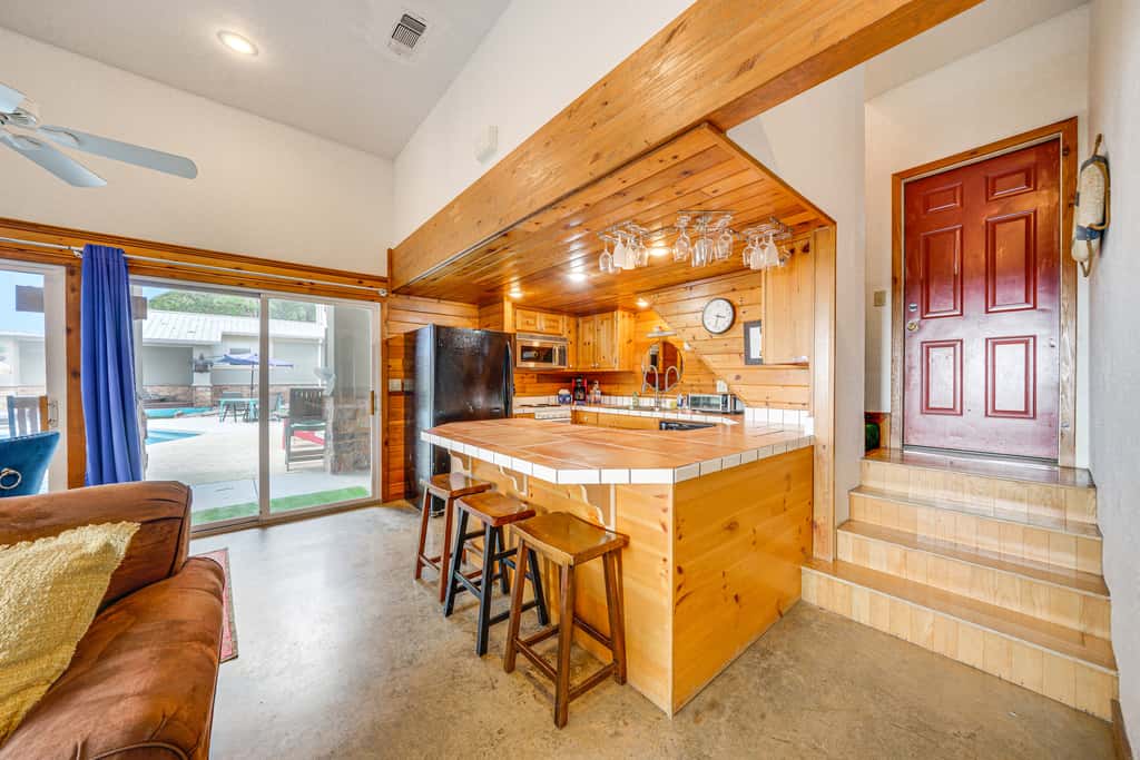Broken Bow Escape w/ Mountain Views & Pool Access!