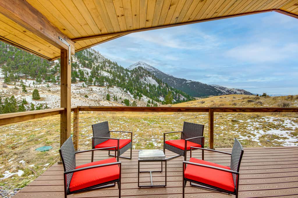 < 1 Mi to Chico Hot Springs: Mtn-View Hideaway!