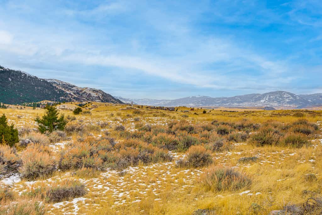 < 1 Mi to Chico Hot Springs: Mtn-View Hideaway!
