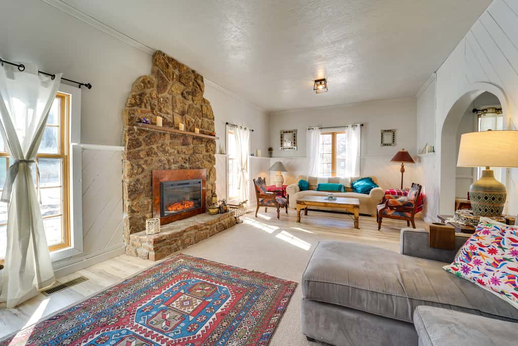 'Dolorable' Home w/ Yard - Walk to River!