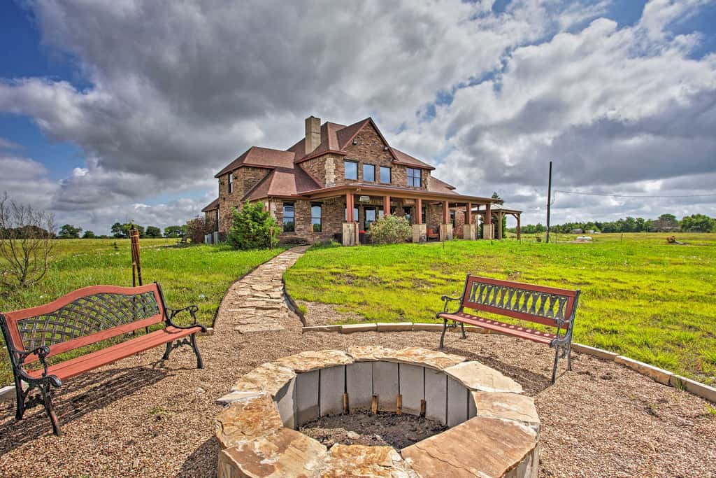Home w/ Game Room & Fireplace: 14 Mi to McKinney!