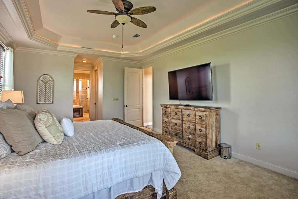 Home w/ Game Room & Fireplace: 14 Mi to McKinney!