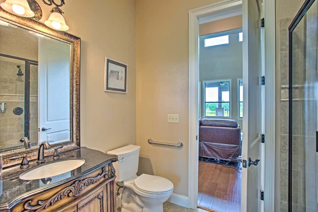 Home w/ Game Room & Fireplace: 14 Mi to McKinney!