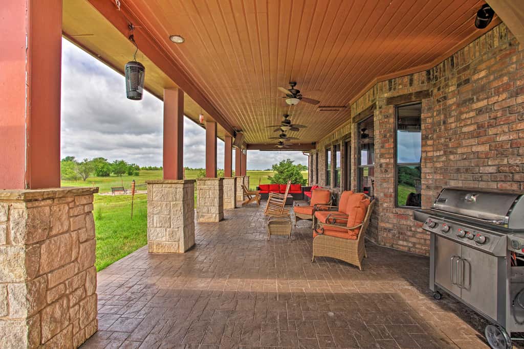 Home w/ Game Room & Fireplace: 14 Mi to McKinney!