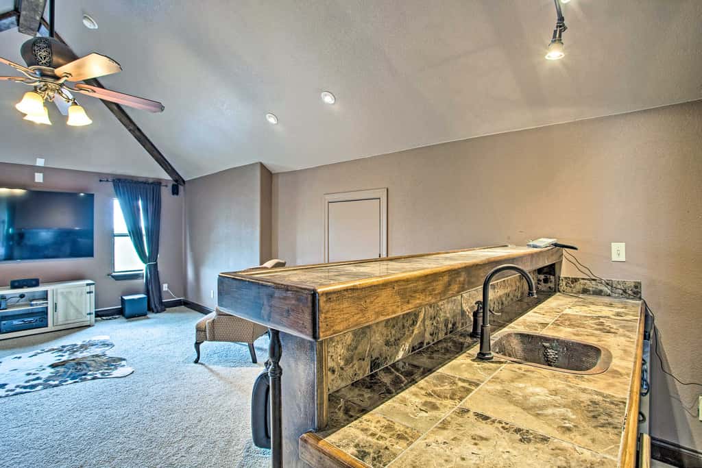 Home w/ Game Room & Fireplace: 14 Mi to McKinney!