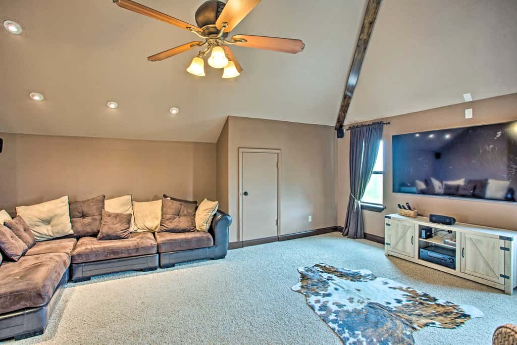Home w/ Game Room & Fireplace: 14 Mi to McKinney!