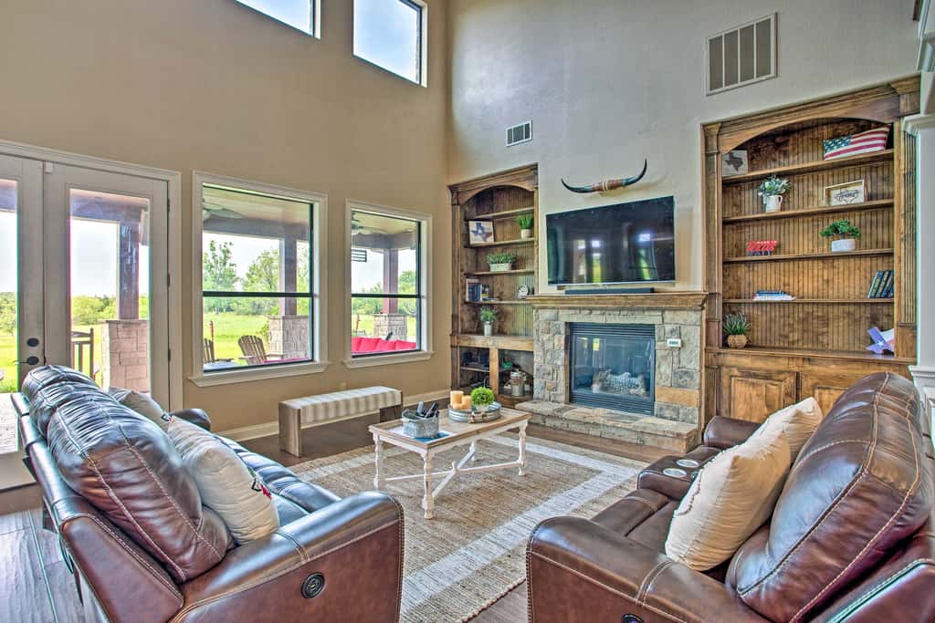 Home w/ Game Room & Fireplace: 14 Mi to McKinney!