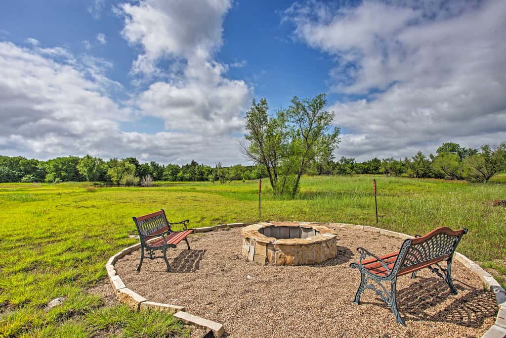 Home w/ Game Room & Fireplace: 14 Mi to McKinney!