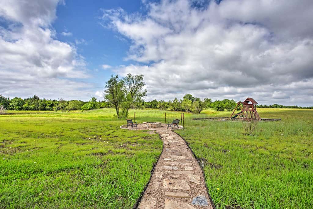 Home w/ Game Room & Fireplace: 14 Mi to McKinney!