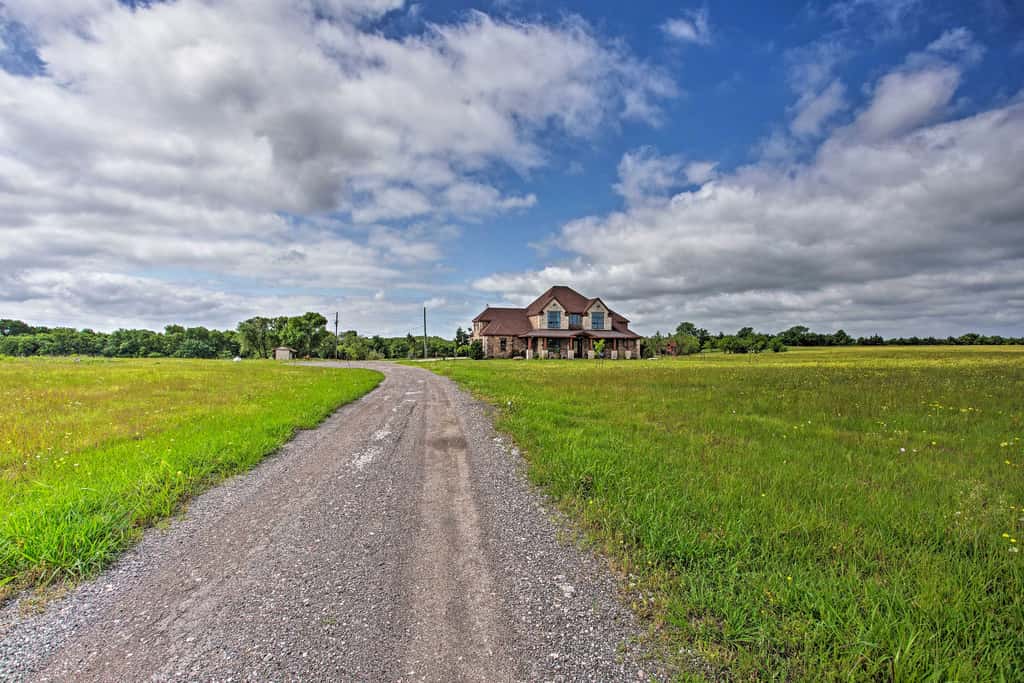 Home w/ Game Room & Fireplace: 14 Mi to McKinney!