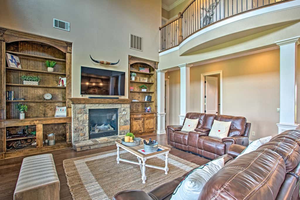 Home w/ Game Room & Fireplace: 14 Mi to McKinney!