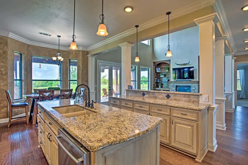 Home w/ Game Room & Fireplace: 14 Mi to McKinney!