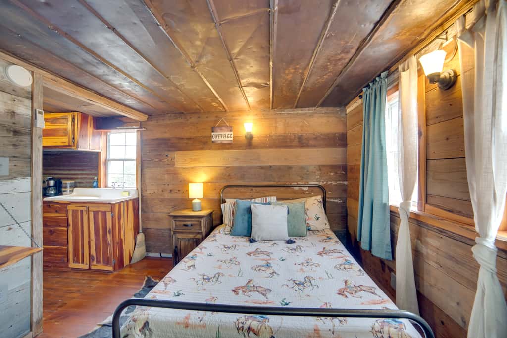 Couple’s Getaway w/ Ranch Views - Near Lavon Lake!