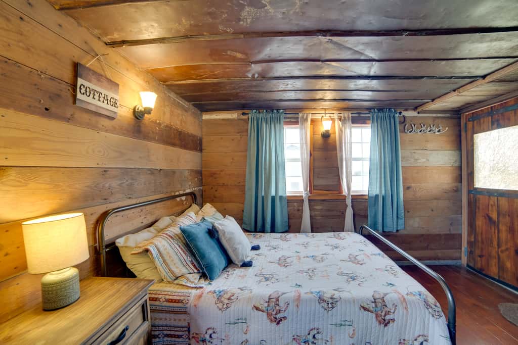 Couple’s Getaway w/ Ranch Views - Near Lavon Lake!