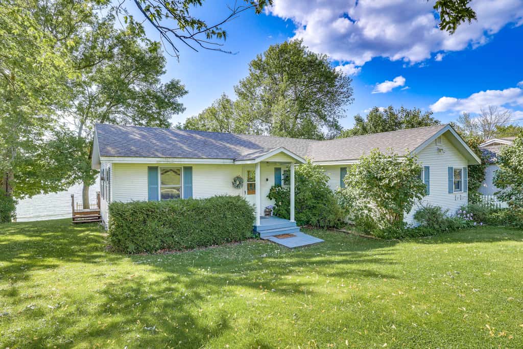 Lake Champlain Cottage w/ Deck & Sunset Views!
